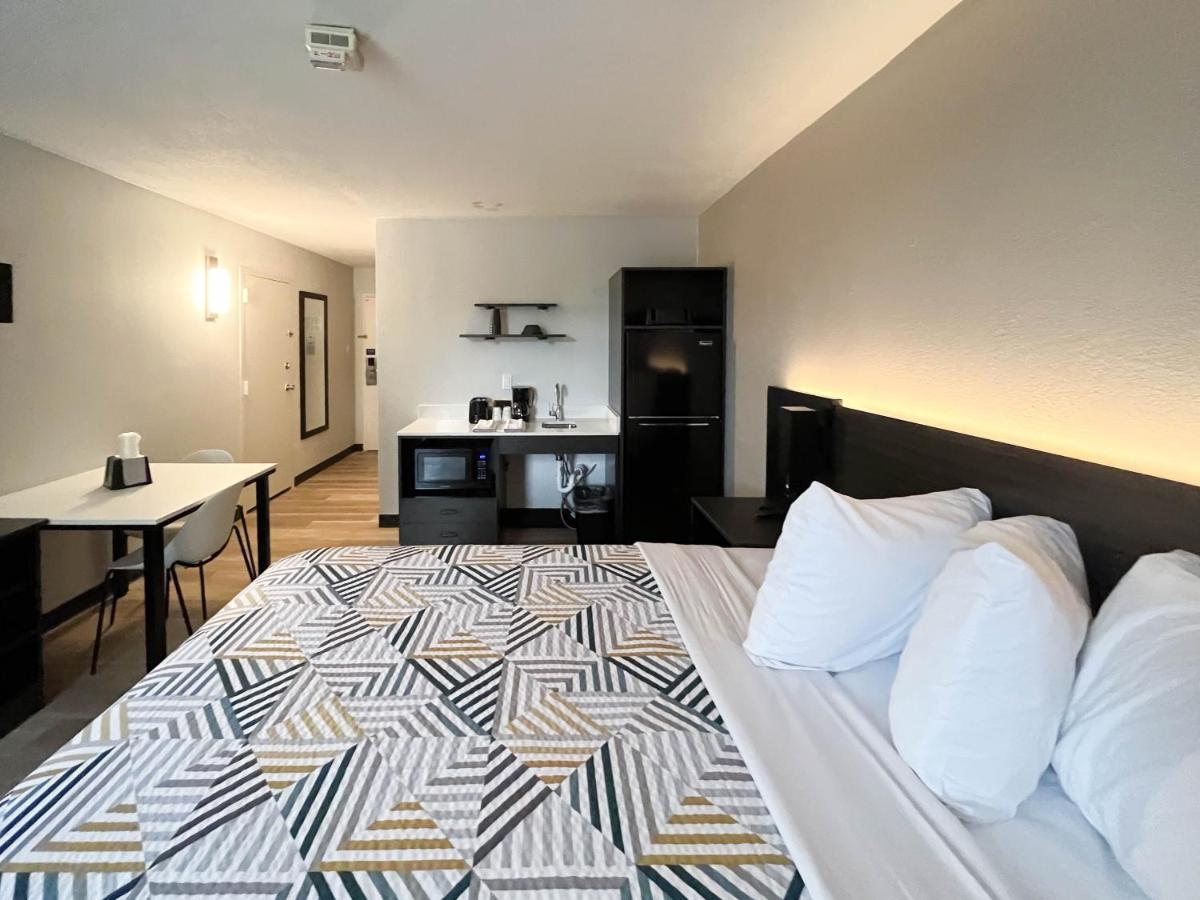 Hotel 6 Tx Sfa 2*